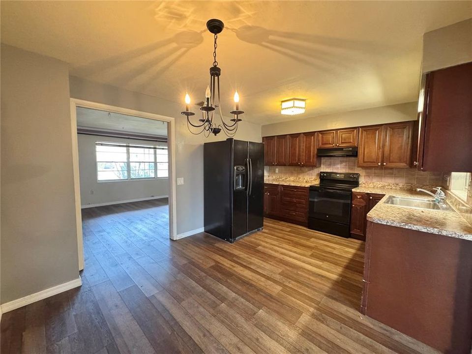 For Sale: $190,000 (3 beds, 1 baths, 1435 Square Feet)