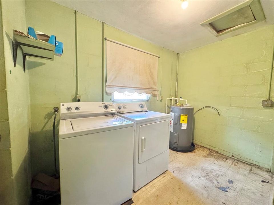 For Sale: $190,000 (3 beds, 1 baths, 1435 Square Feet)