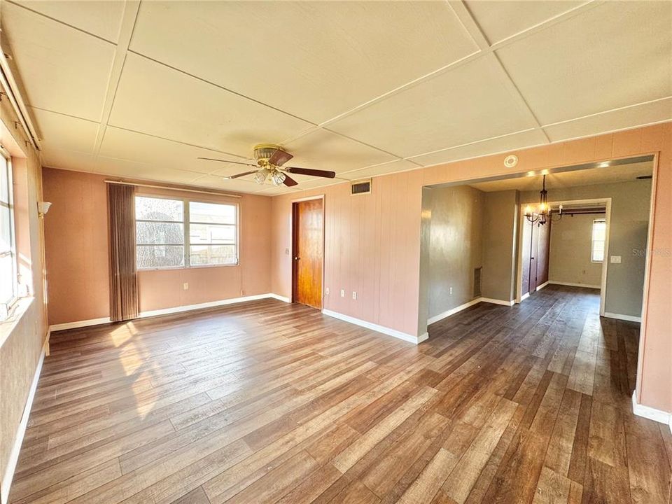 For Sale: $190,000 (3 beds, 1 baths, 1435 Square Feet)