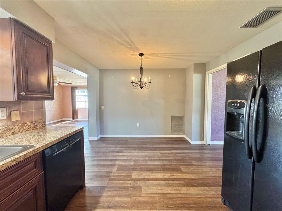 For Sale: $190,000 (3 beds, 1 baths, 1435 Square Feet)