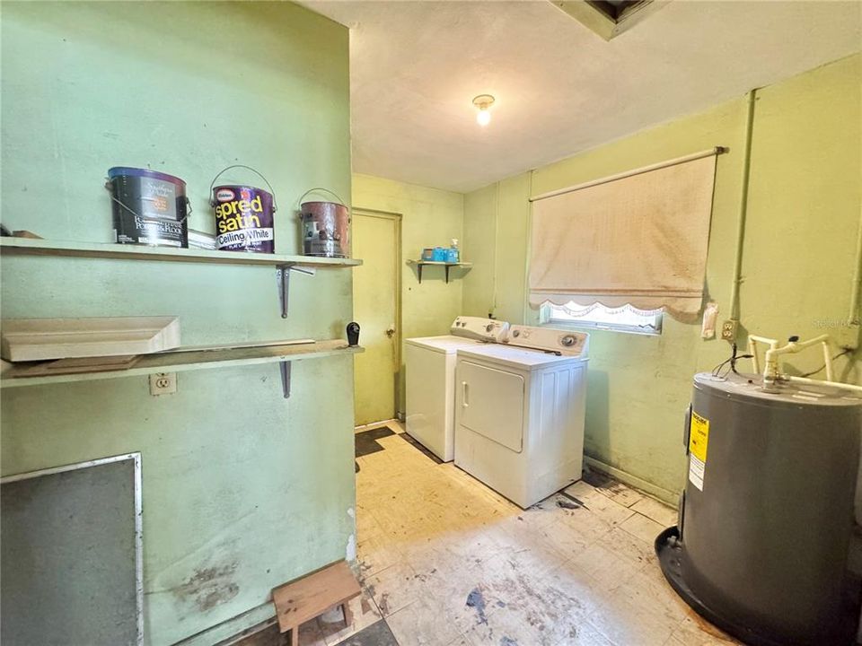 For Sale: $190,000 (3 beds, 1 baths, 1435 Square Feet)