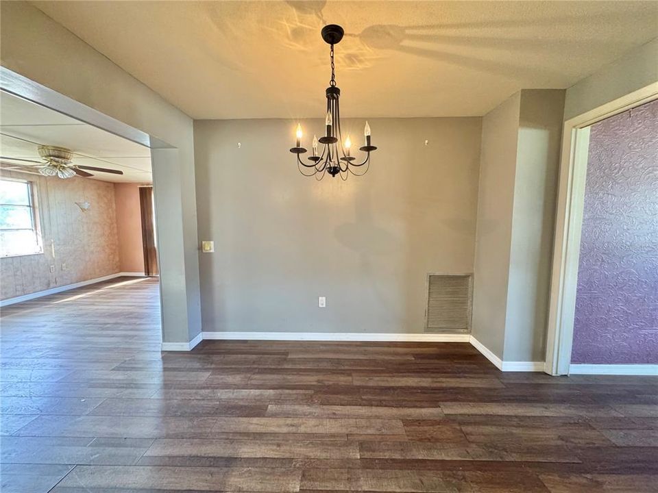 For Sale: $190,000 (3 beds, 1 baths, 1435 Square Feet)