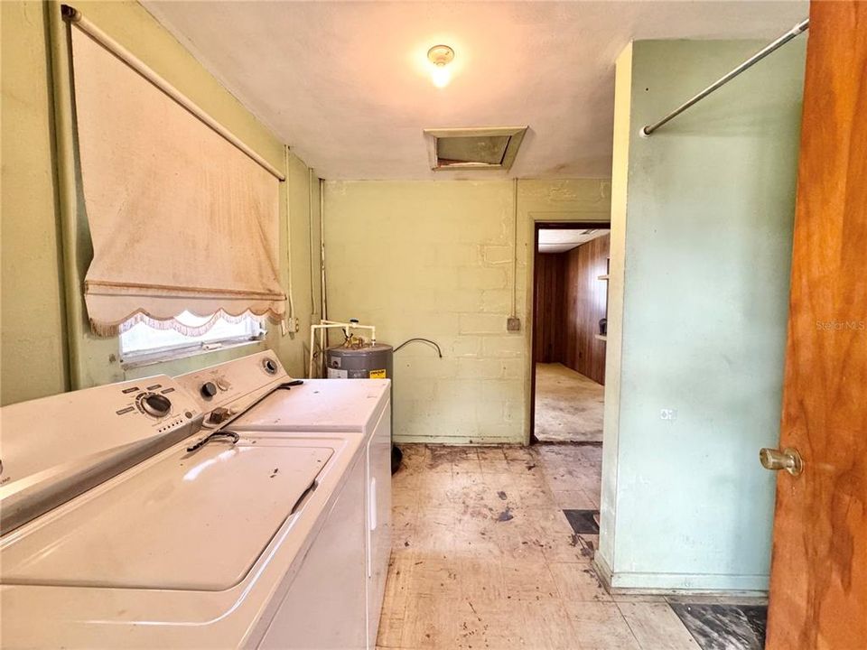 For Sale: $190,000 (3 beds, 1 baths, 1435 Square Feet)