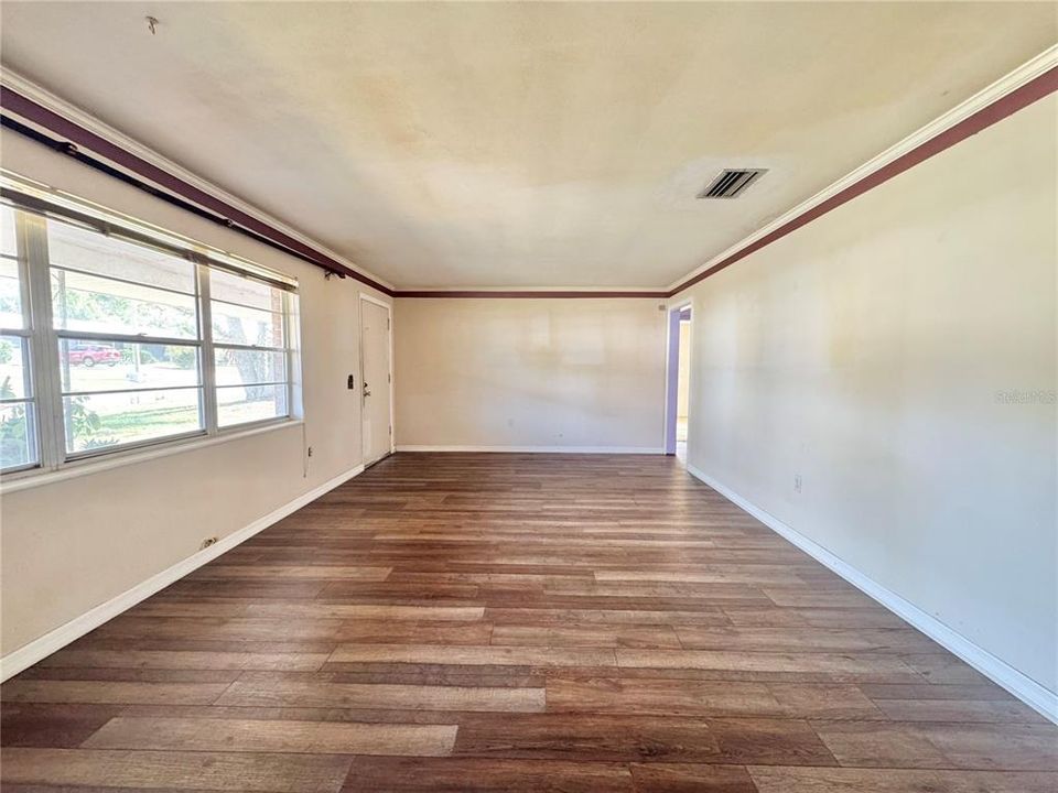 For Sale: $190,000 (3 beds, 1 baths, 1435 Square Feet)
