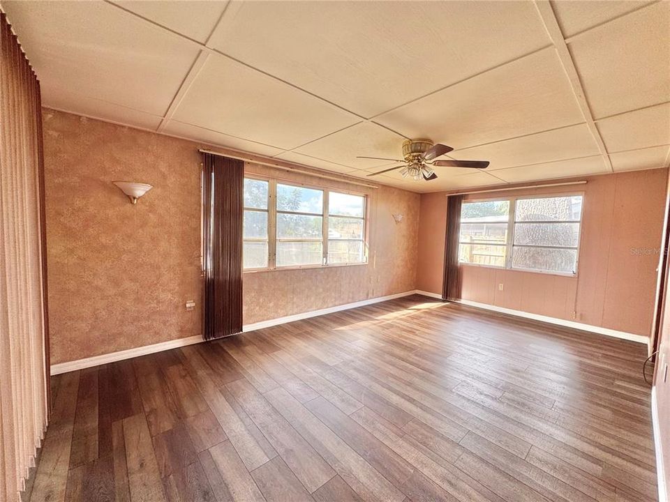 For Sale: $190,000 (3 beds, 1 baths, 1435 Square Feet)