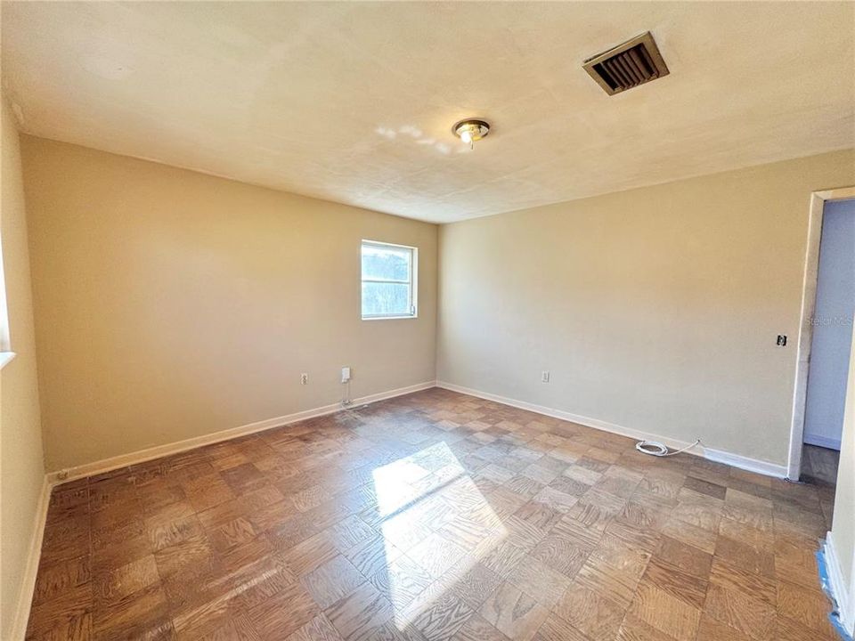 For Sale: $190,000 (3 beds, 1 baths, 1435 Square Feet)