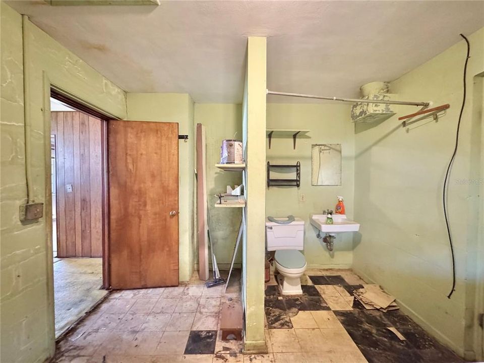 For Sale: $190,000 (3 beds, 1 baths, 1435 Square Feet)