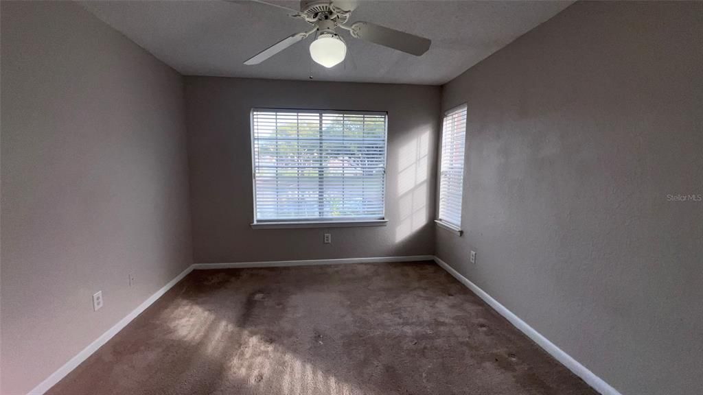 出租: $1,430 (2 贝兹, 1 浴室, 810 平方英尺)