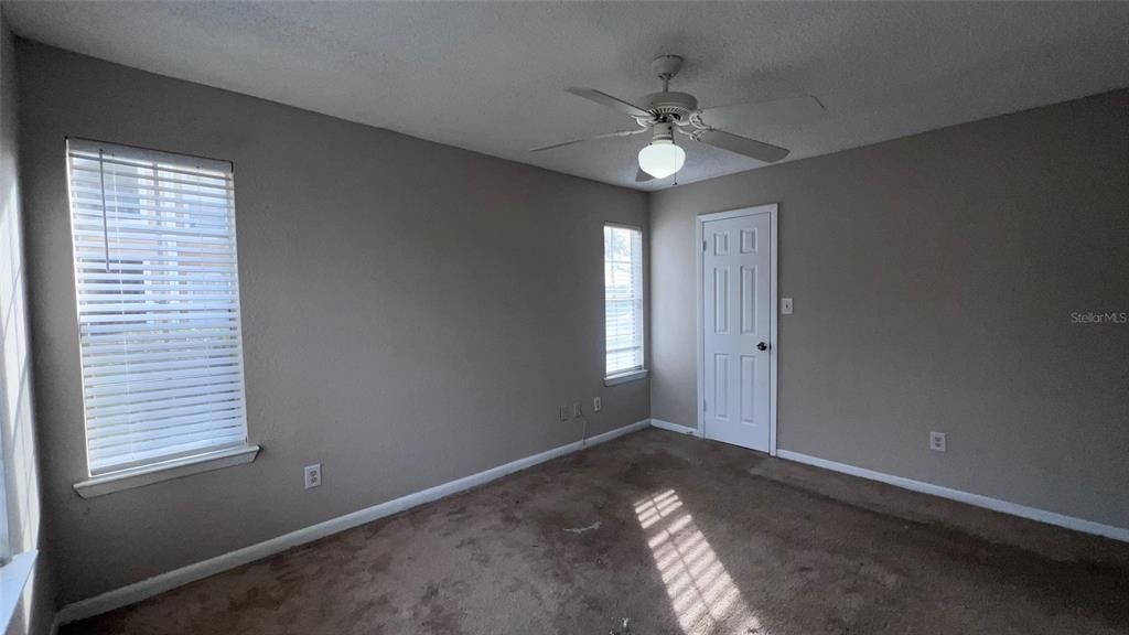 出租: $1,430 (2 贝兹, 1 浴室, 810 平方英尺)