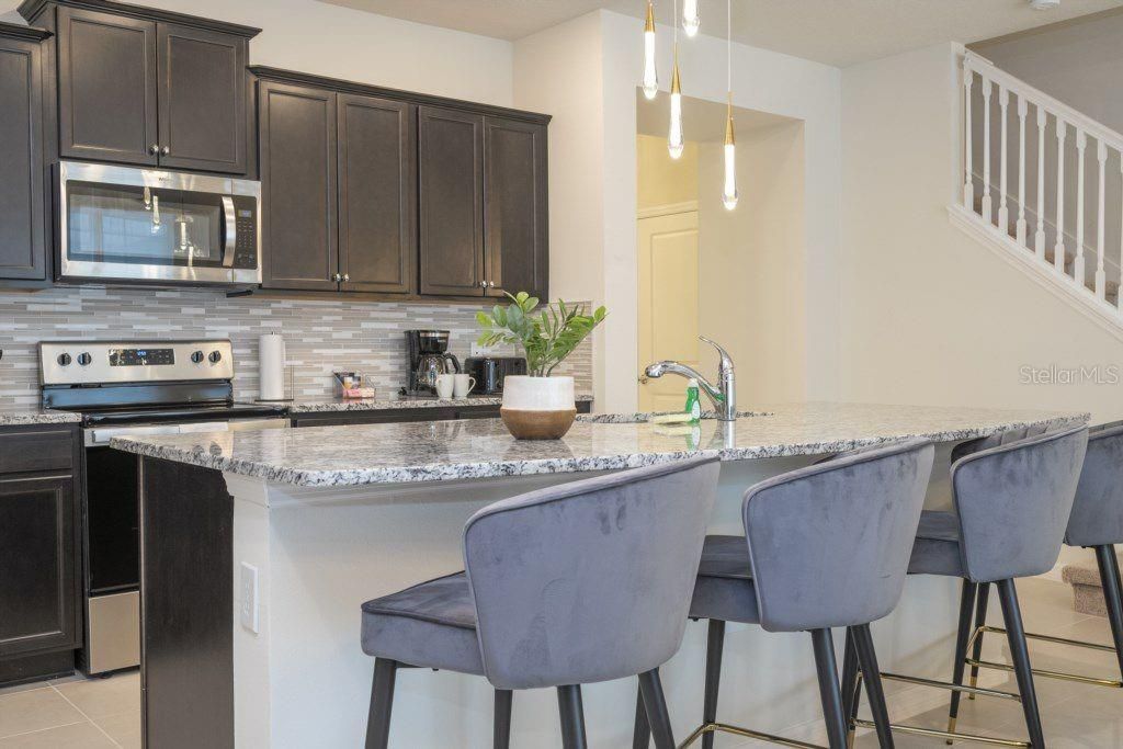 待售: $599,900 (5 贝兹, 4 浴室, 2293 平方英尺)