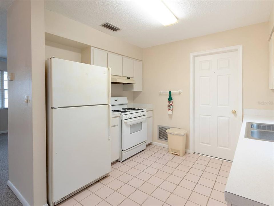 待售: $179,000 (3 贝兹, 1 浴室, 1056 平方英尺)