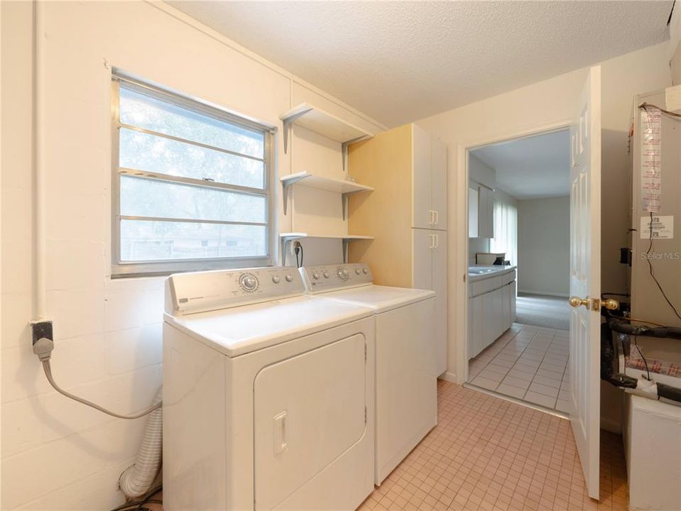 待售: $179,000 (3 贝兹, 1 浴室, 1056 平方英尺)