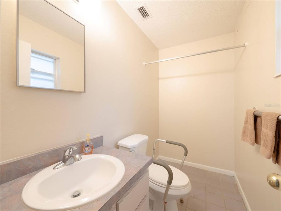 待售: $179,000 (3 贝兹, 1 浴室, 1056 平方英尺)