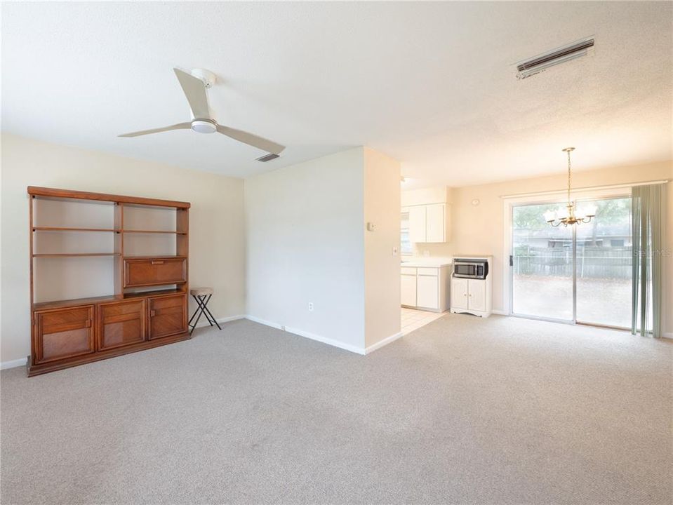 待售: $179,000 (3 贝兹, 1 浴室, 1056 平方英尺)