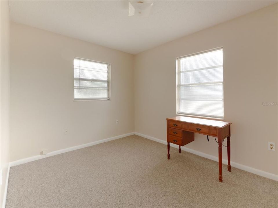 待售: $179,000 (3 贝兹, 1 浴室, 1056 平方英尺)