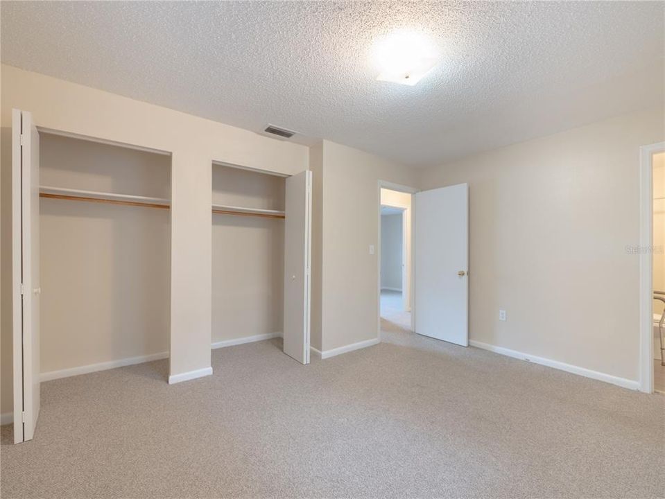 待售: $179,000 (3 贝兹, 1 浴室, 1056 平方英尺)