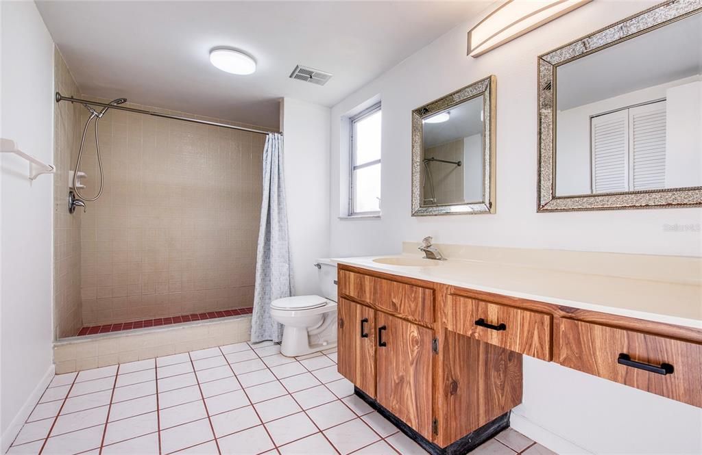 待售: $149,000 (2 贝兹, 2 浴室, 1140 平方英尺)