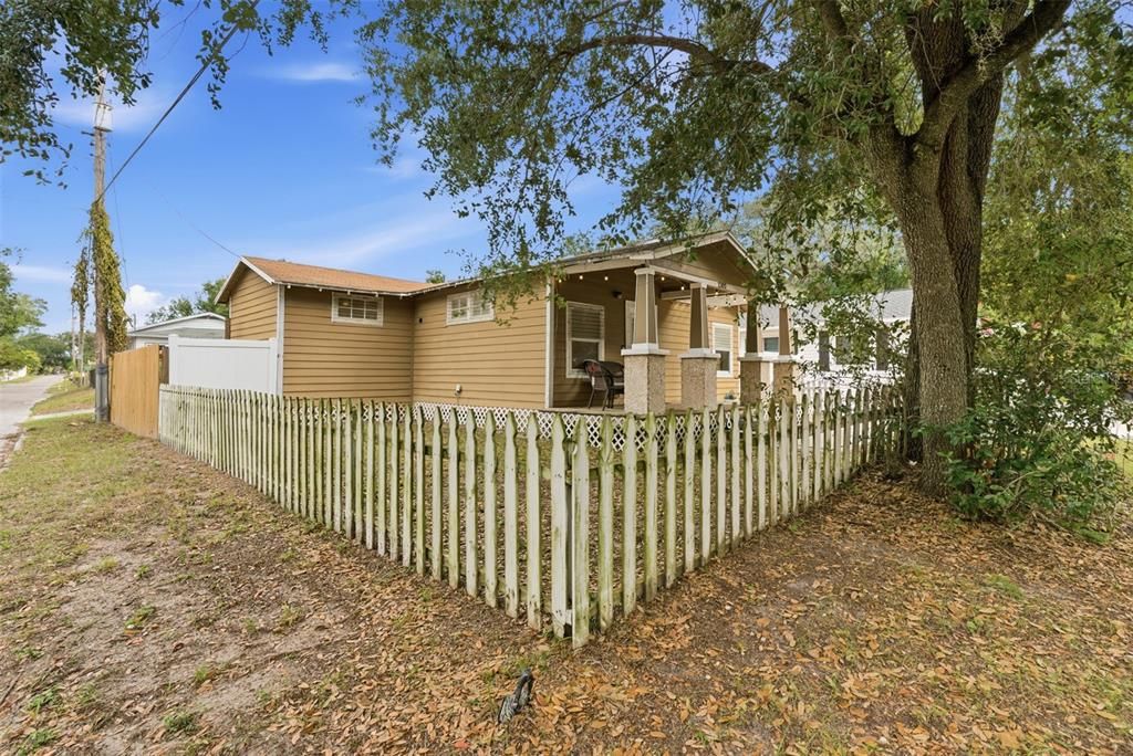 For Rent: $1,850 (2 beds, 2 baths, 792 Square Feet)