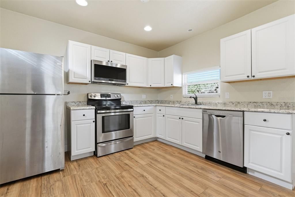 For Rent: $1,850 (2 beds, 2 baths, 792 Square Feet)