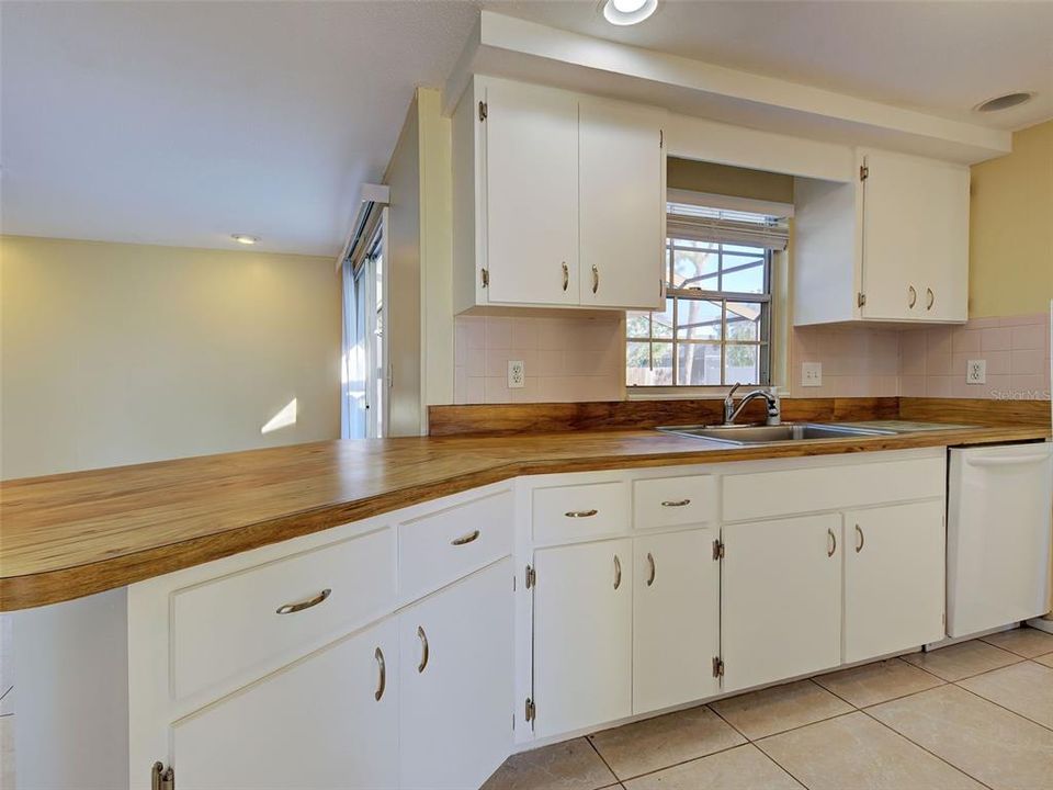 En Venta: $317,000 (3 camas, 2 baños, 1544 Pies cuadrados)