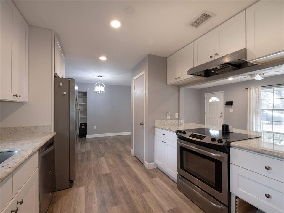 待售: $269,000 (3 贝兹, 1 浴室, 1344 平方英尺)