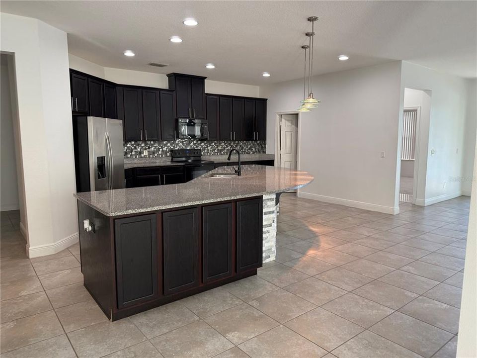 На продажу: $565,000 (4 спален, 3 ванн, 2784 Квадратных фут)