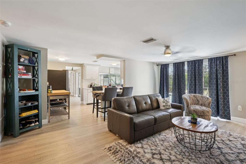 For Sale: $350,000 (3 beds, 2 baths, 1873 Square Feet)