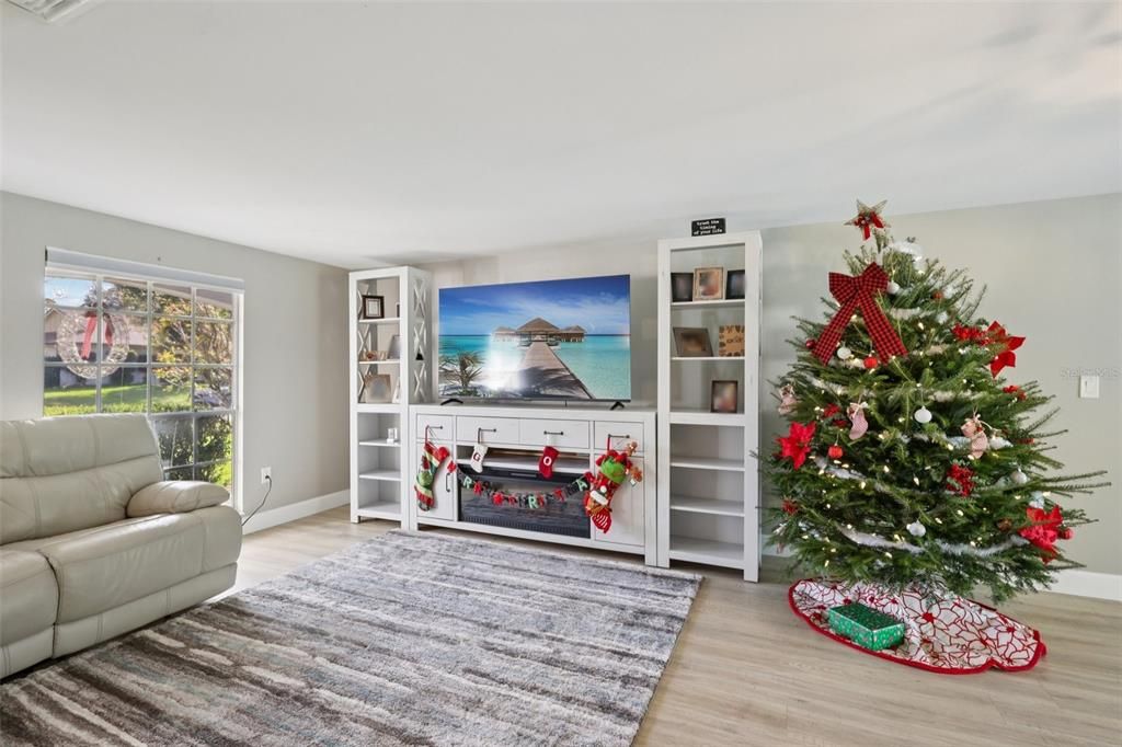 For Sale: $350,000 (3 beds, 2 baths, 1873 Square Feet)