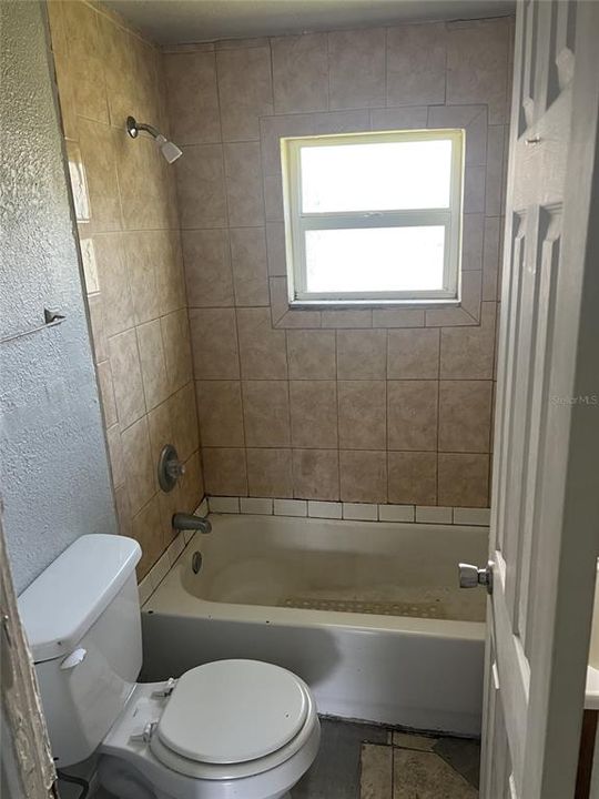 For Rent: $800 (2 beds, 1 baths, 600 Square Feet)