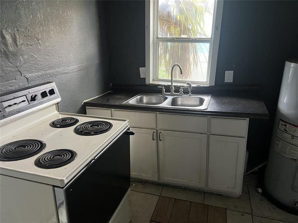 For Rent: $800 (2 beds, 1 baths, 600 Square Feet)