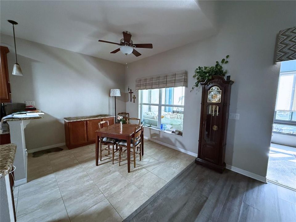 待售: $355,000 (3 贝兹, 2 浴室, 1820 平方英尺)