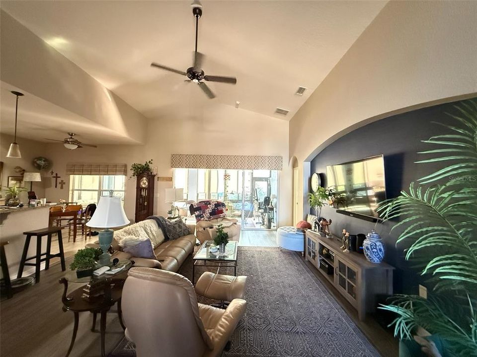 待售: $355,000 (3 贝兹, 2 浴室, 1820 平方英尺)