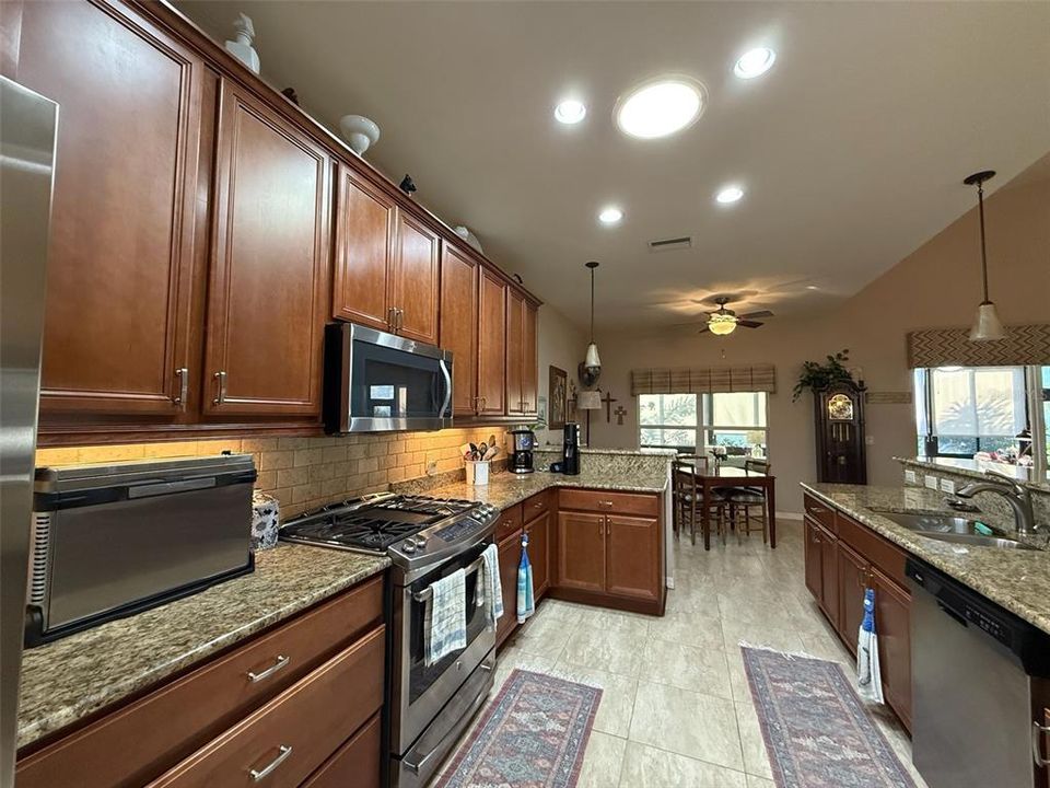 待售: $355,000 (3 贝兹, 2 浴室, 1820 平方英尺)