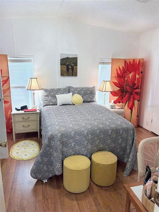 待售: $192,000 (2 贝兹, 2 浴室, 1056 平方英尺)