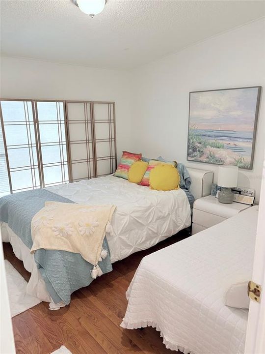 待售: $192,000 (2 贝兹, 2 浴室, 1056 平方英尺)