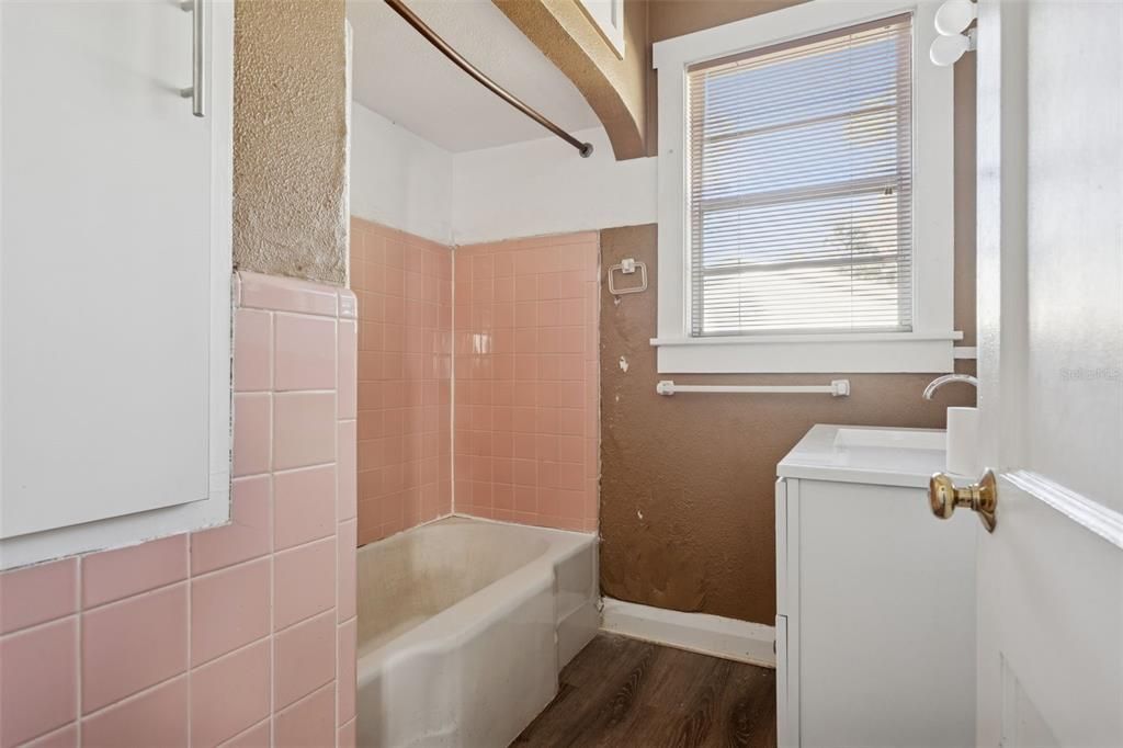 待售: $725,000 (2 贝兹, 1 浴室, 862 平方英尺)