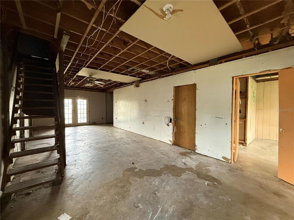 For Sale: $115,000 (3 beds, 3 baths, 1184 Square Feet)