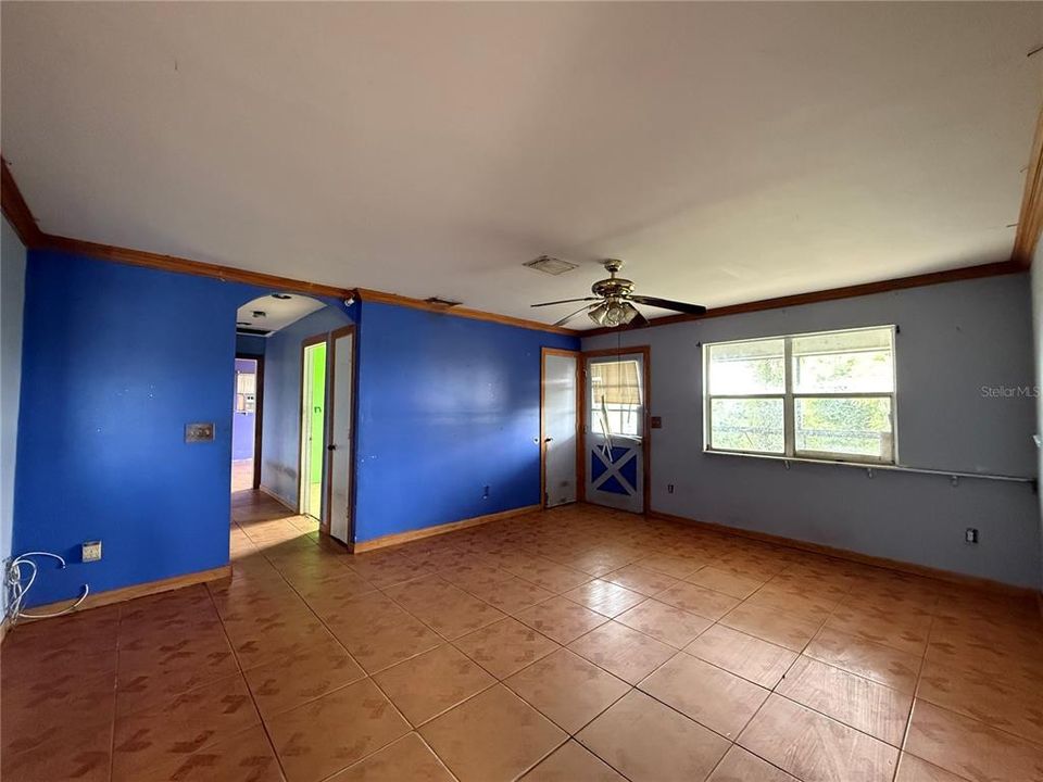 For Sale: $115,000 (3 beds, 3 baths, 1184 Square Feet)