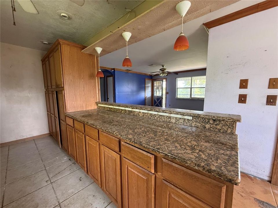 For Sale: $115,000 (3 beds, 3 baths, 1184 Square Feet)
