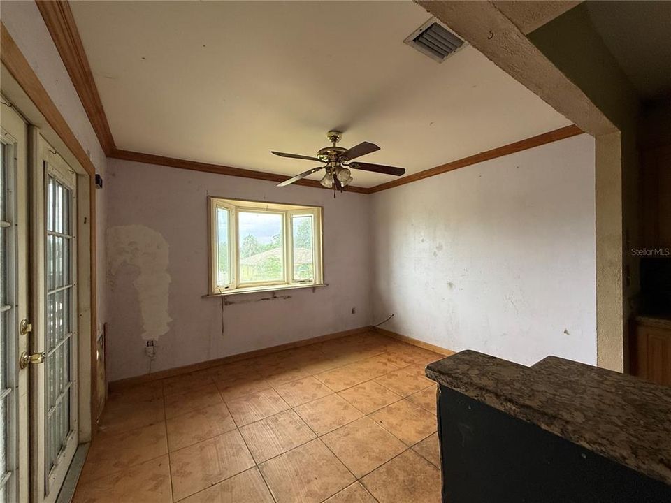 For Sale: $115,000 (3 beds, 3 baths, 1184 Square Feet)