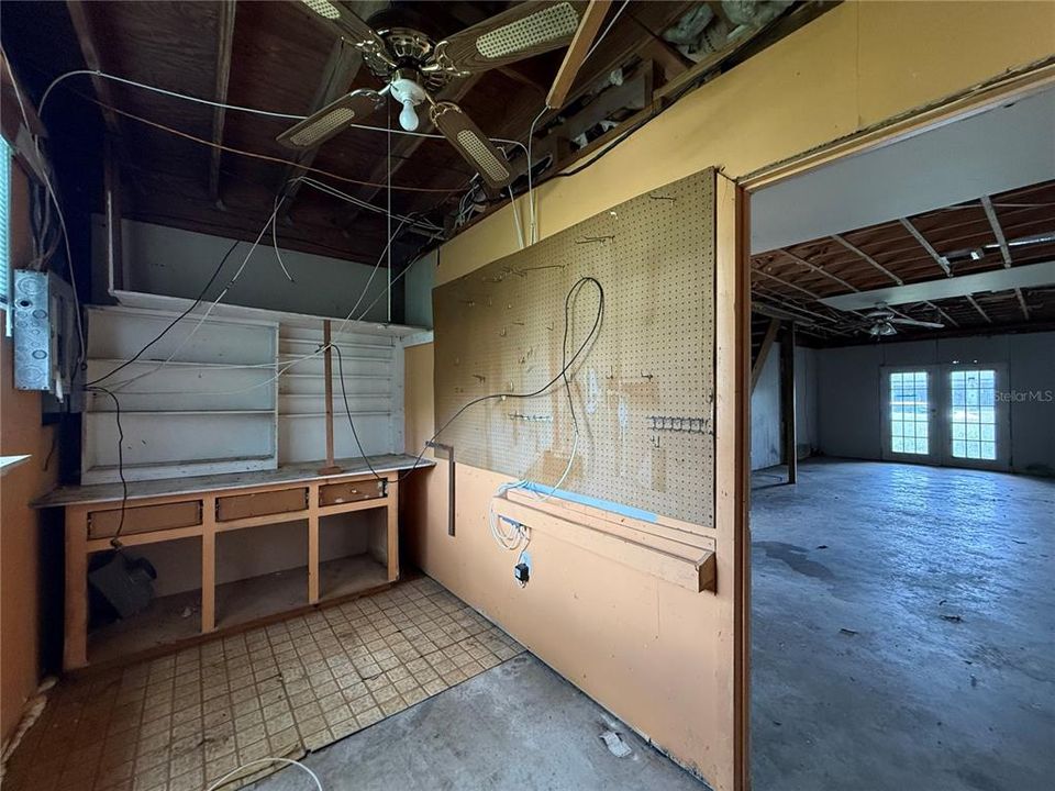For Sale: $115,000 (3 beds, 3 baths, 1184 Square Feet)