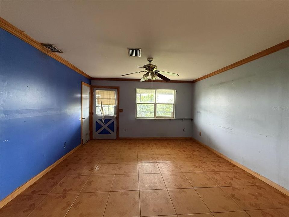 For Sale: $115,000 (3 beds, 3 baths, 1184 Square Feet)