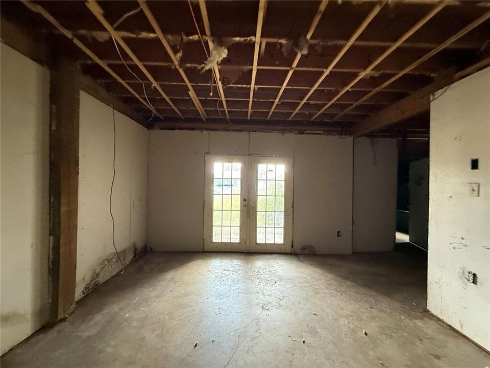 For Sale: $115,000 (3 beds, 3 baths, 1184 Square Feet)