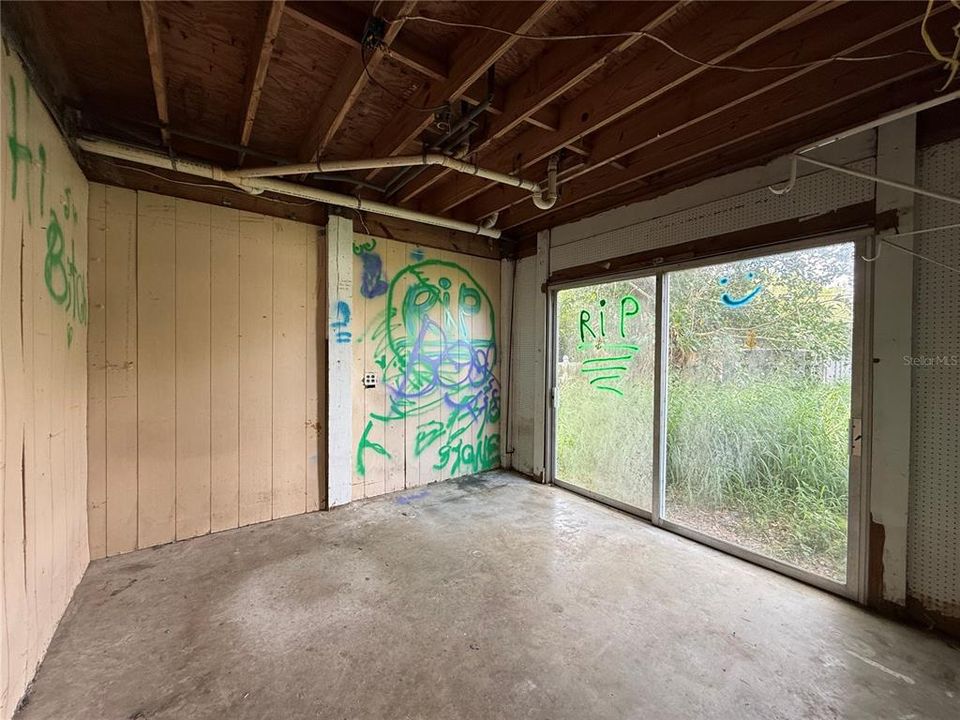 For Sale: $115,000 (3 beds, 3 baths, 1184 Square Feet)