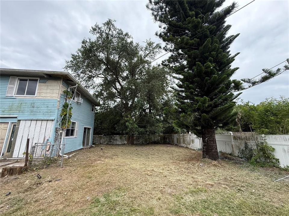 For Sale: $115,000 (3 beds, 3 baths, 1184 Square Feet)