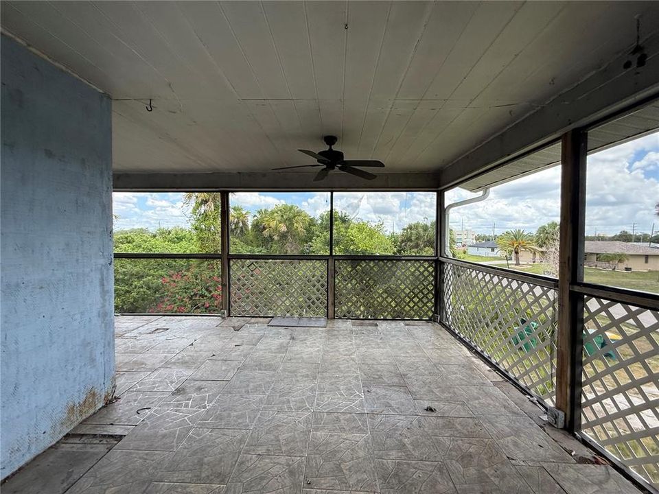 For Sale: $115,000 (3 beds, 3 baths, 1184 Square Feet)