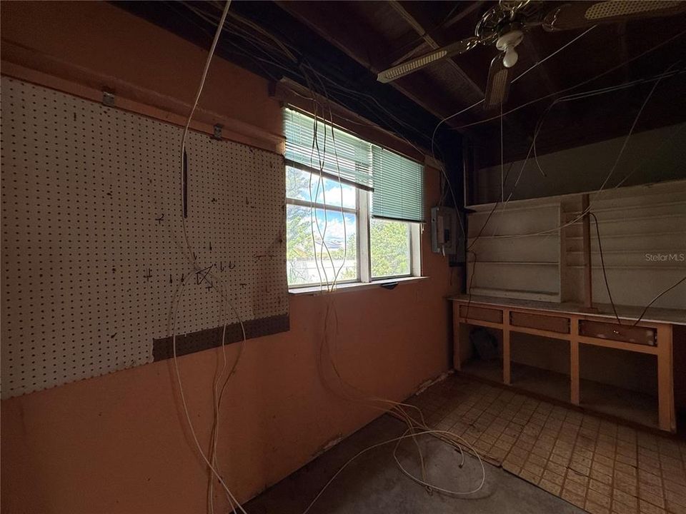 For Sale: $115,000 (3 beds, 3 baths, 1184 Square Feet)