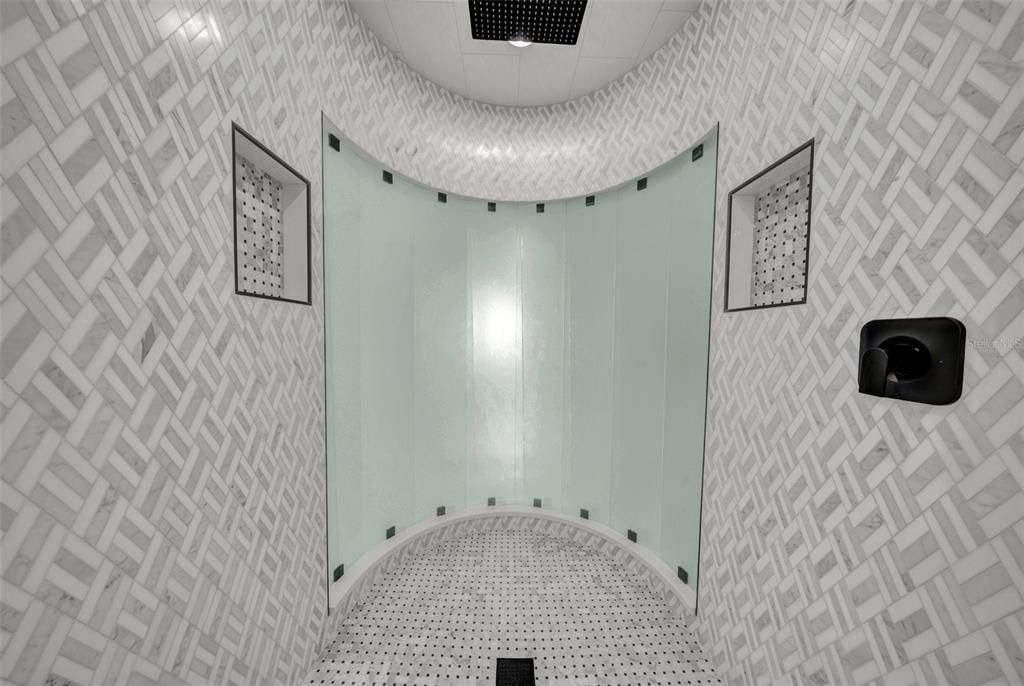 En Venta: $3,899,999 (5 camas, 4 baños, 5798 Pies cuadrados)