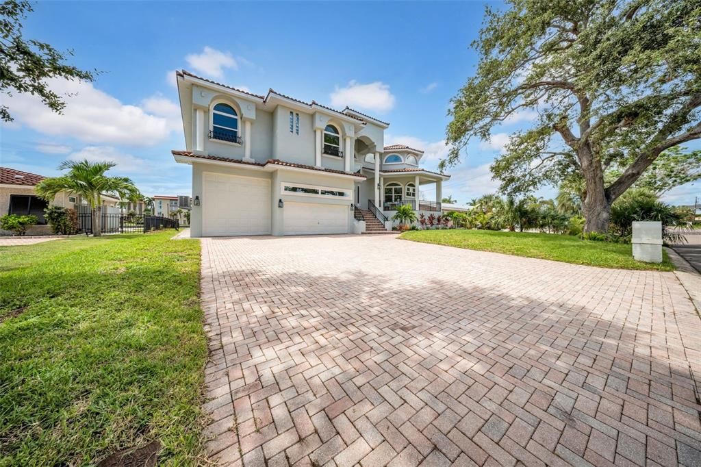 En Venta: $3,599,999 (5 camas, 4 baños, 5798 Pies cuadrados)