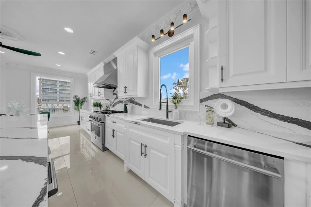 En Venta: $3,899,999 (5 camas, 4 baños, 5798 Pies cuadrados)